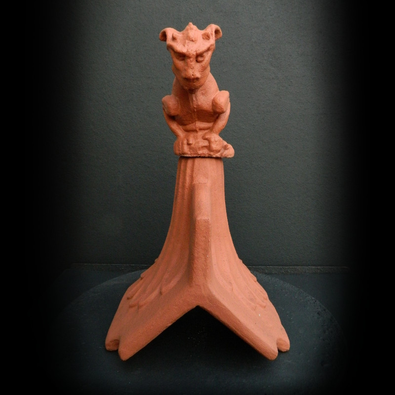 gargoyle_on_a_ridge_tile